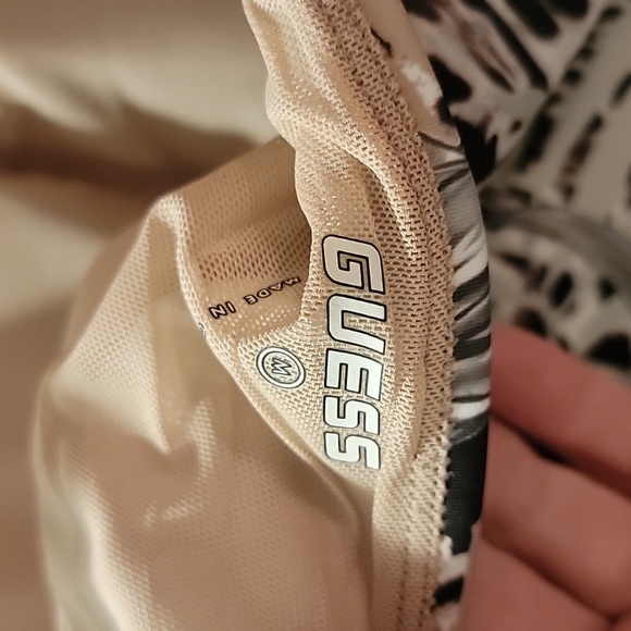 Guess Tropical Workout Top sz M NWT - Picture 6 of 7